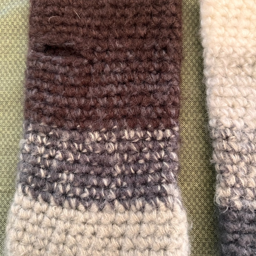 Handmade Crochet Fingerless Gloves with Floral Design - Picture 4 of 5